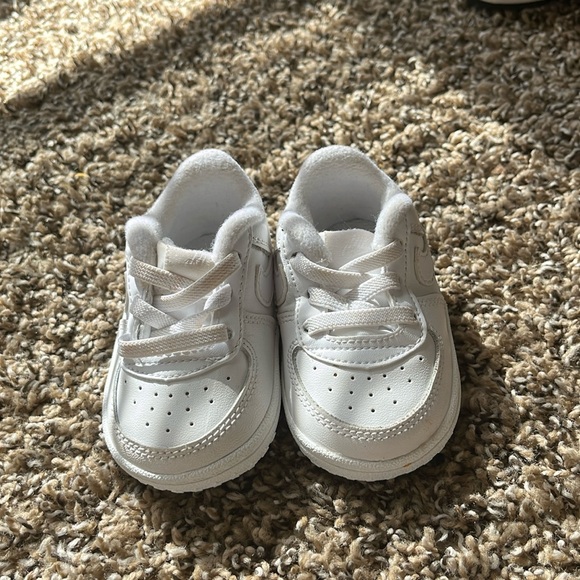 Baby Nike shoes - Picture 1 of 1